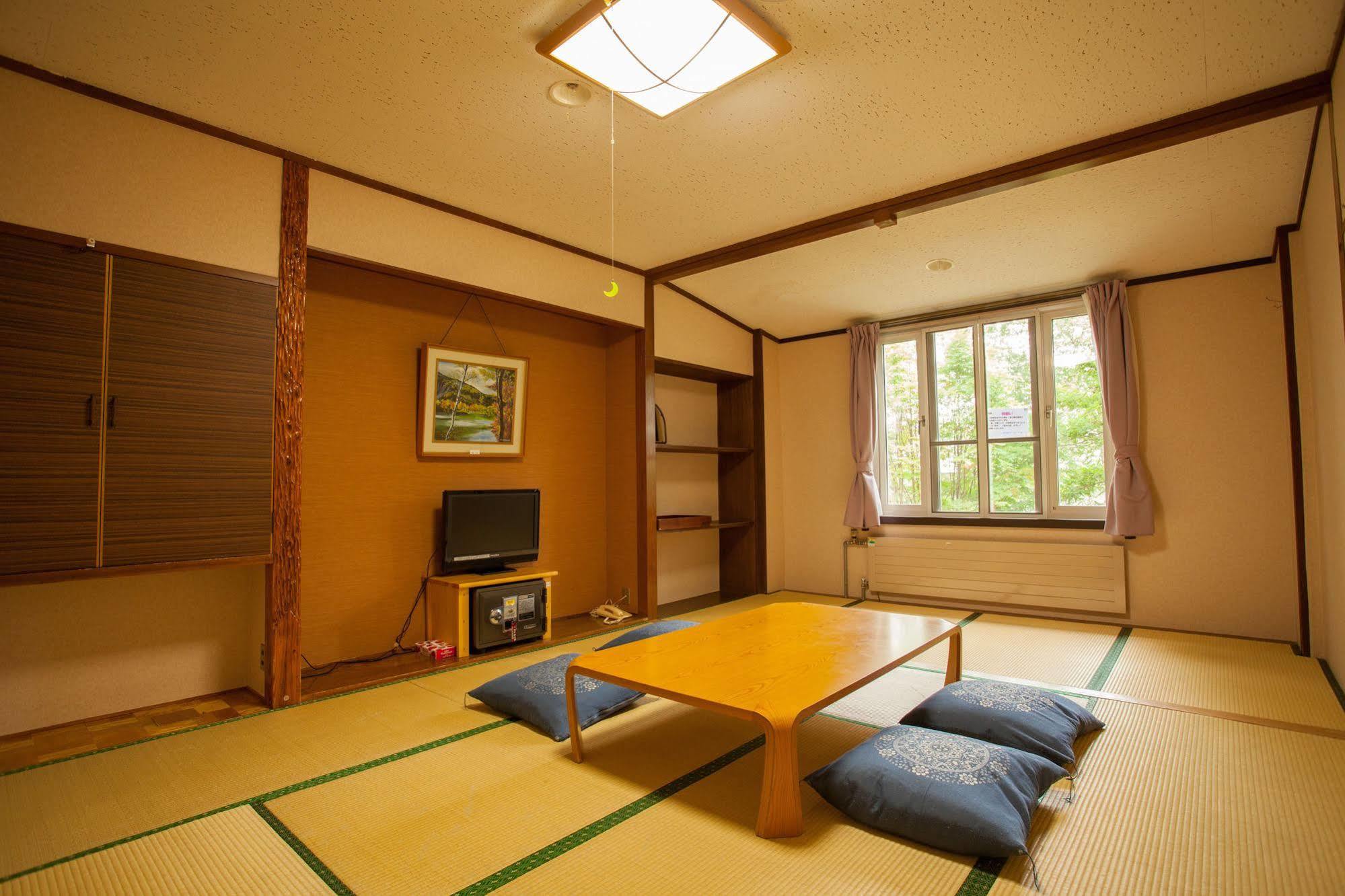 Hotel Mutsumi Shiga Kogen Bagian luar foto